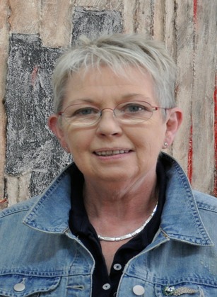 Jennifer Cottis, artist and designer, painter, sculpor, ceramics, oil painting, teaches oil painting