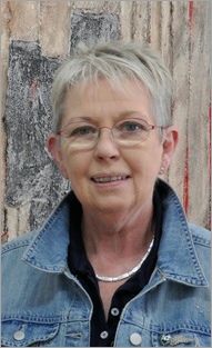 Jennifer Cottis, artist and designer, painter, sculptor, teaches oil painting, ceramic sculptor, prize winning artist